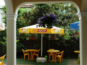  Gulnasi's Guesthouse  Батуми